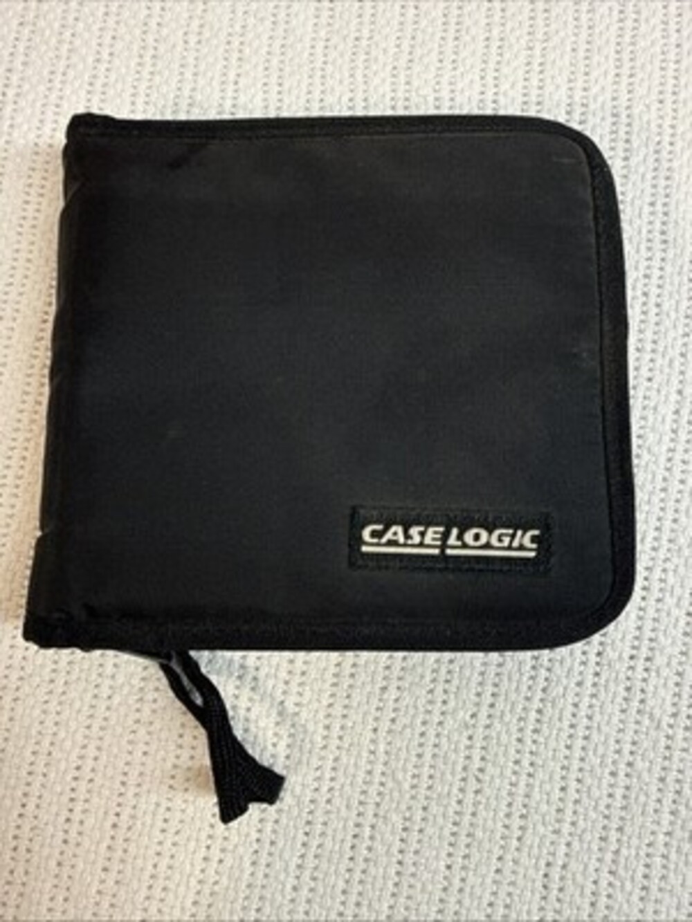 CASE LOGIC 24 CD/DVD/Blu-ray Nylon Zippered CASE WALLET (Black)